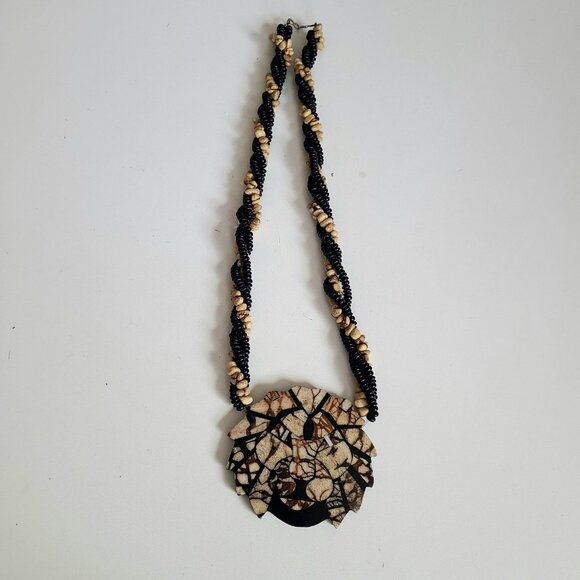 Vintage necklace with large lion head design. Retro jewelry 1970s-1980s. - Picture 6 of 6